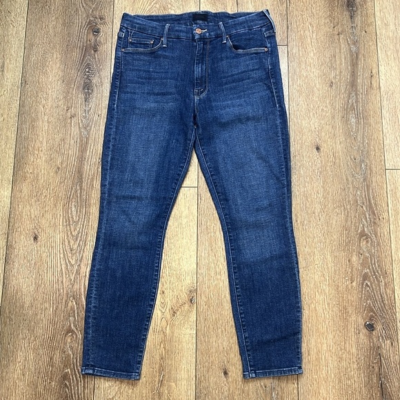 MOTHER The Looker Crop in Switch It Up Size 30 - Picture 3 of 11